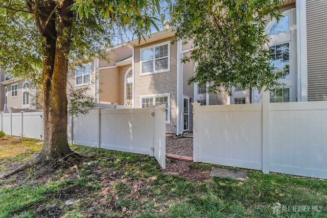 802 Carnaby Ln, Toms River, NJ 08753 - view of front facade