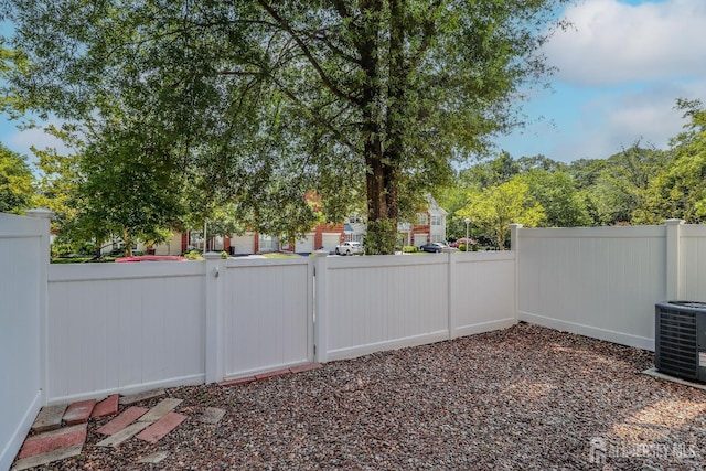 802 Carnaby Ln, Toms River, NJ 08753 - view of yard