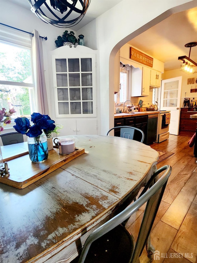 539 Locust Ave, Garwood, NJ 07027 - dining area with arched walkways and light wood finished floors
