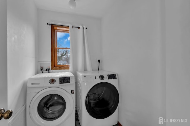 laundry room with laundry area and independent washer and dryer