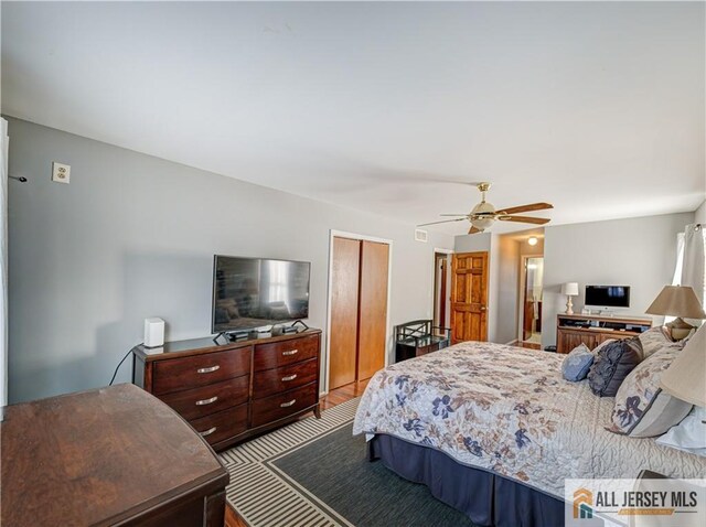 bedroom featuring ceiling fan and a closet