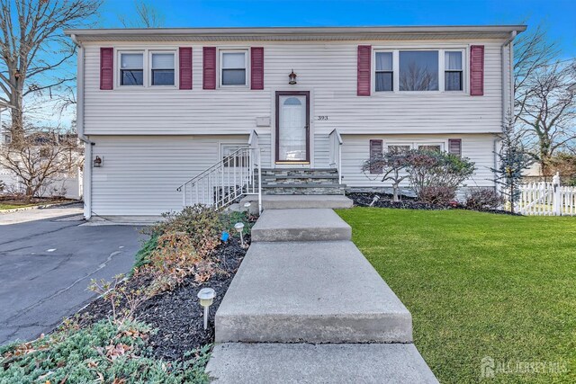 bi-level home with a front yard