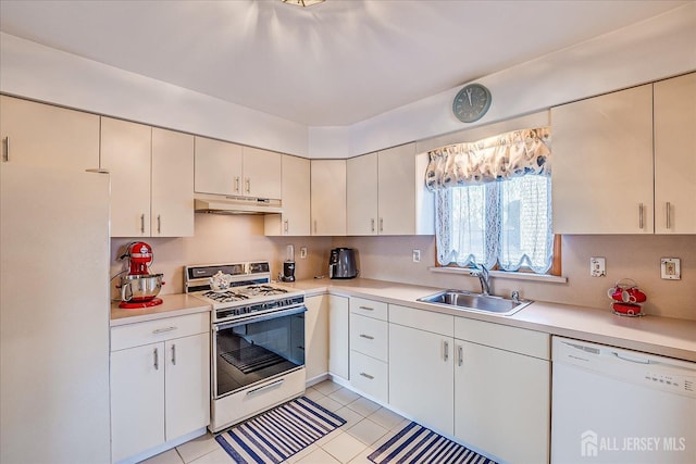 kitchen with tasteful backsplash, light countertops, a sink, white appliances, and under cabinet range hood