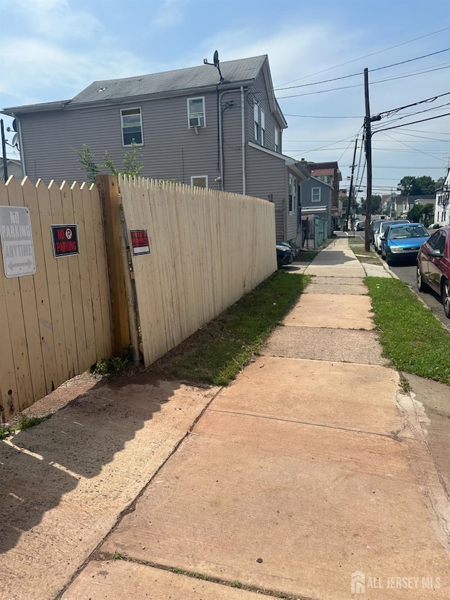 146 Seaman St, New Brunswick, NJ 08901 - view of side of property