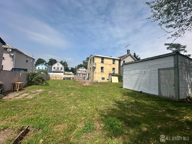 146 Seaman St, New Brunswick, NJ 08901 - view of yard featuring an outdoor structure