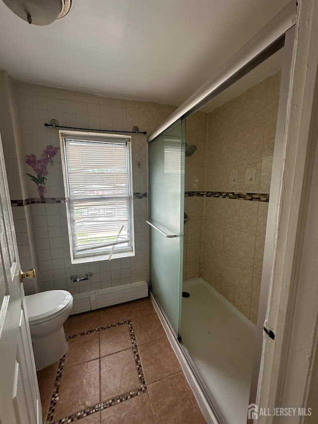 146 Seaman St, New Brunswick, NJ 08901 - full bath featuring a shower stall, tile patterned flooring, and inlaid floor details