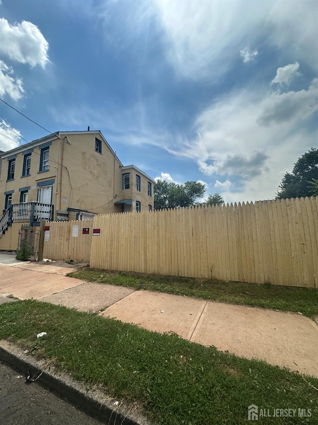 146 Seaman St, New Brunswick, NJ 08901 - view of property exterior with a gate