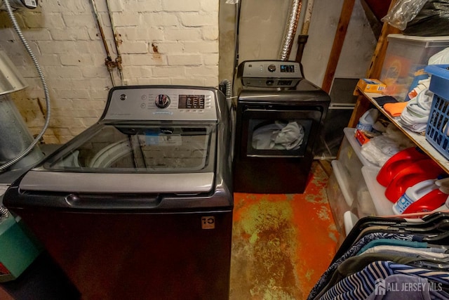 173 N Main St, Milltown, NJ 08850 - laundry area with washing machine and dryer