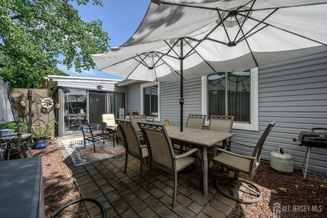 109-B Hemlock Plz, Monroe, NJ 08831 - view of patio / terrace with outdoor dining area