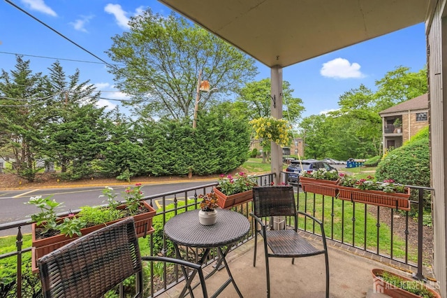 323 Gill Ln Unit 11Q, Iselin, NJ 07067 - view of balcony