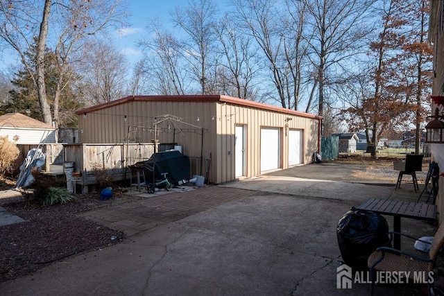 view of detached garage