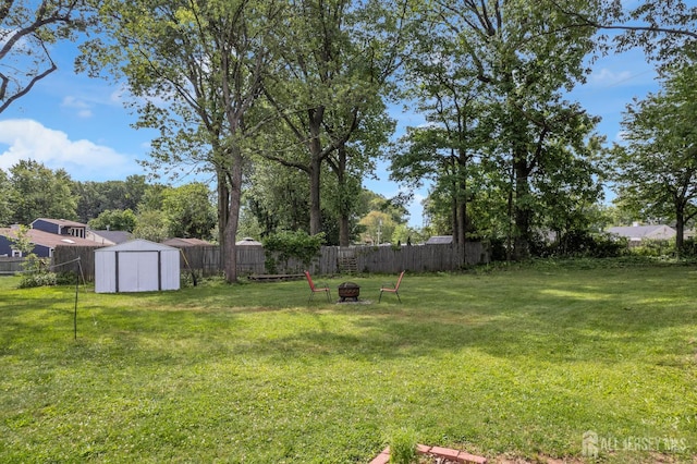 4 Dayton Rd, Edison, NJ 08817 - view of yard with an outdoor fire pit