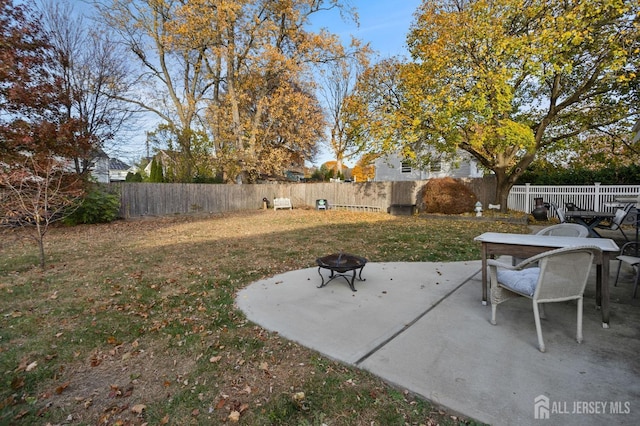 view of yard featuring a fire pit and a patio area