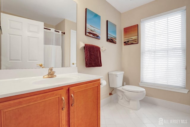 bathroom featuring a wealth of natural light, toilet, vanity, and a shower with shower curtain