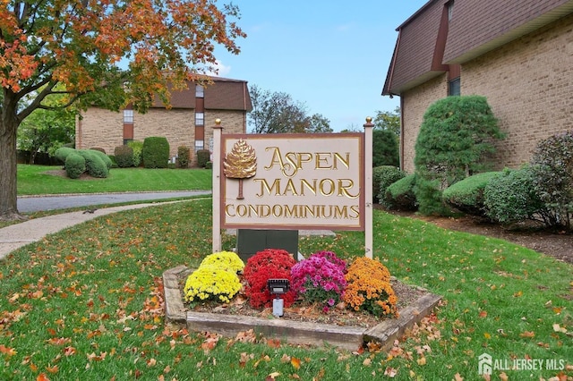 89 Golden Sq, Woodbridge Proper, NJ 07095 - community sign with a yard
