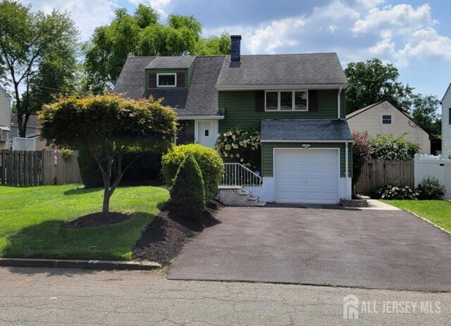 view of front facade featuring a garage and a front yard