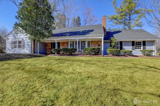 ranch-style home with a front yard