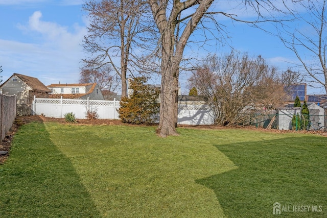 view of yard featuring a fenced backyard