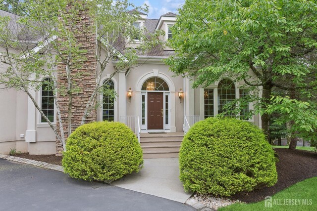 7 Pershing Ct, North Brunswick, NJ 08902 - entrance to property with stucco siding and a shingled roof