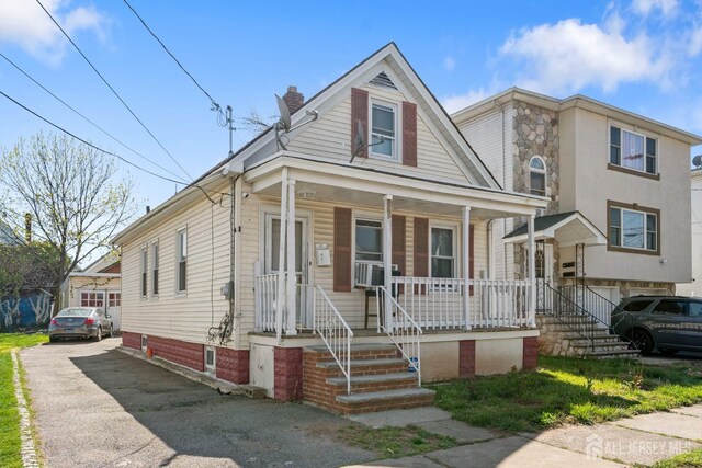 view of front facade with a porch