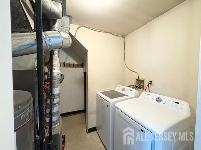 21 Rice Run, East Brunswick, NJ 08816 - laundry room featuring washer and clothes dryer