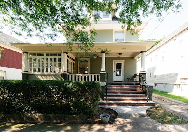 view of front facade with covered porch and stucco siding