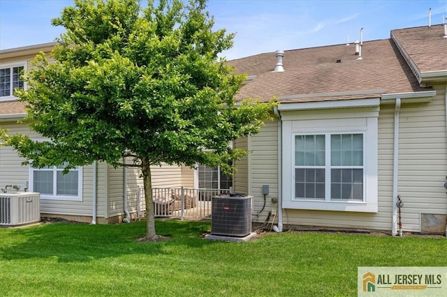 6503 Schindler Dr, South Brunswick, NJ 08852 - back of house with a yard