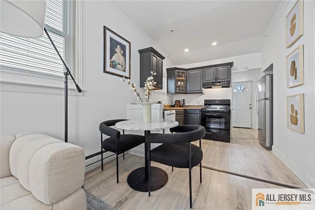 dining room featuring baseboards, light wood-style flooring, recessed lighting, ornamental molding, and baseboard heating