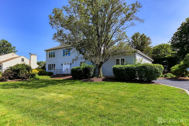 38 Silver Holw, North Brunswick, NJ 08902 - view of front of house featuring a front lawn