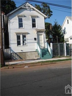 154 Townsend St, New Brunswick, NJ 08901 - view of front facade with entry steps