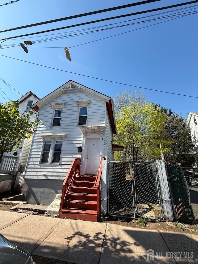 154 Townsend St, New Brunswick, NJ 08901 - traditional-style house featuring a gate