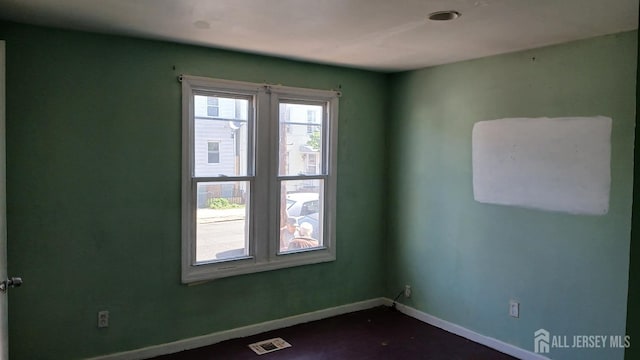 154 Townsend St, New Brunswick, NJ 08901 - empty room with baseboards