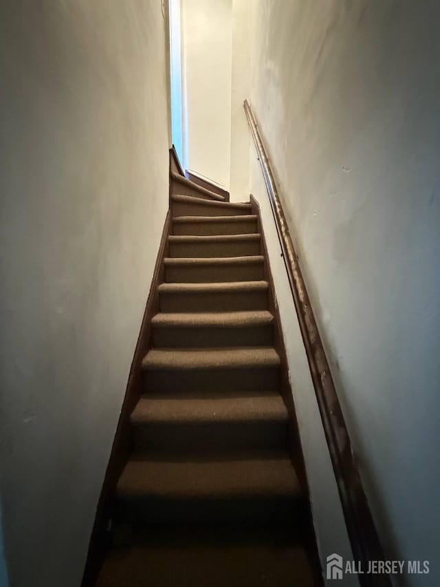 154 Townsend St, New Brunswick, NJ 08901 - view of stairs