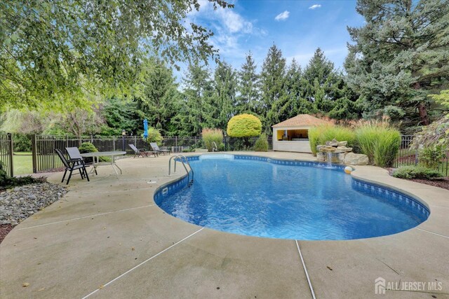 view of swimming pool featuring a patio