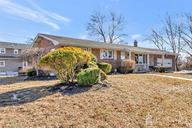 single story home featuring a front yard