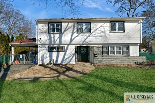 view of front of house with a front yard