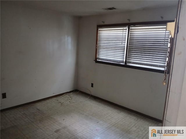 148 Dutton St, Franklin, NJ 08873 - unfurnished room featuring light flooring