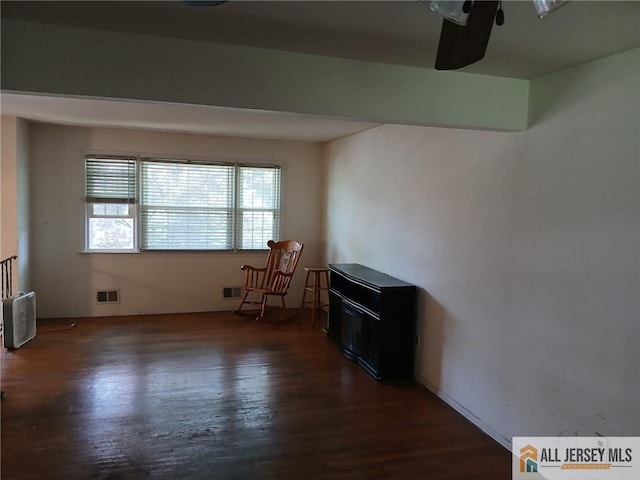 148 Dutton St, Franklin, NJ 08873 - unfurnished room featuring wood finished floors and ceiling fan