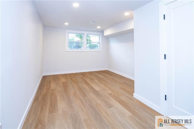 basement with light wood-type flooring, recessed lighting, and baseboards