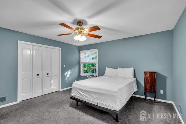 carpeted bedroom featuring ceiling fan and a closet