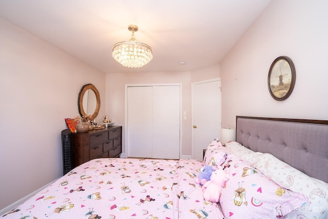 bedroom with a notable chandelier and a closet