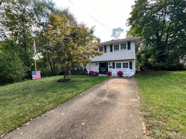 view of front of property with a front lawn