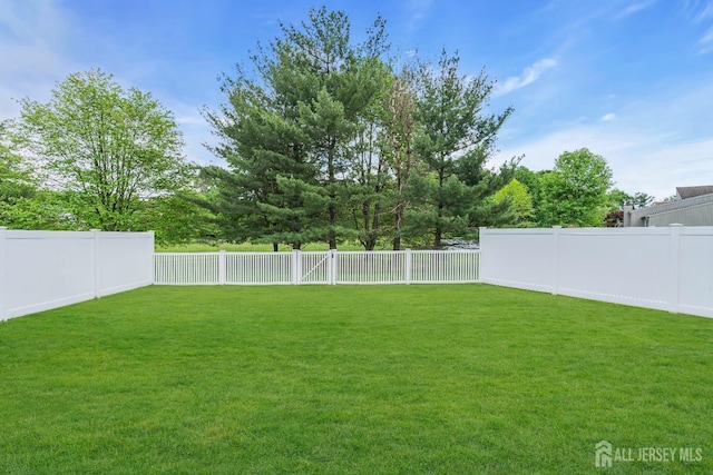 218 Community Cir, Old Bridge, NJ 08857 - view of yard