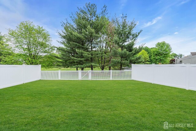 218 Community Cir, Old Bridge, NJ 08857 - view of yard