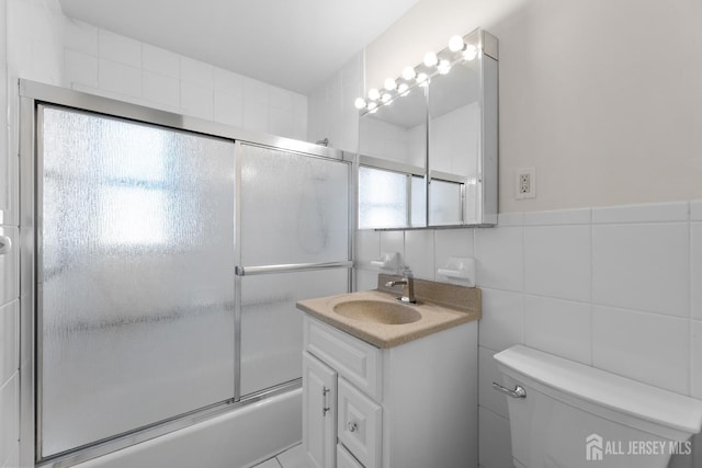 82 Mercer St, Menlo Park Terrace, NJ 08840 - full bathroom with vanity, enclosed tub / shower combo, and tile walls