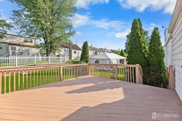 82 Mercer St, Menlo Park Terrace, NJ 08840 - deck with a residential view
