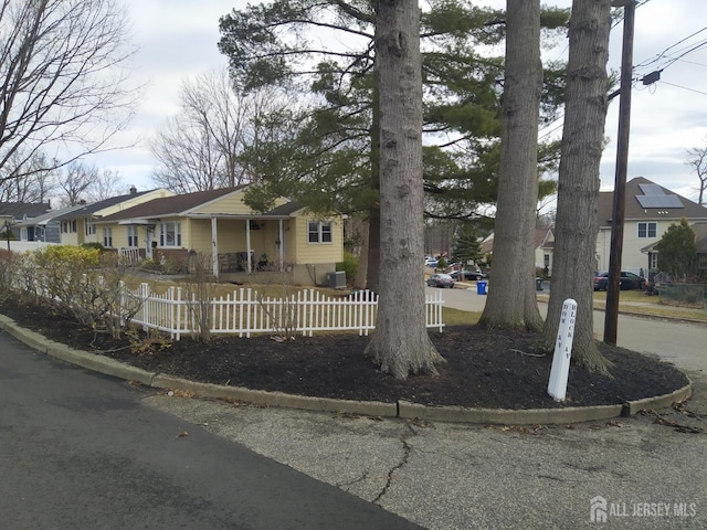 view of front of house with a fenced front yard and a residential view