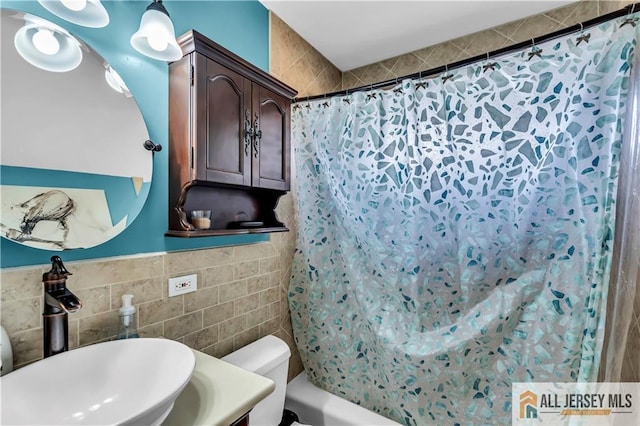 2124 Orchard Dr, South Plainfield, NJ 07080 - bathroom with shower / bath combo with shower curtain, a sink, toilet, and tile walls