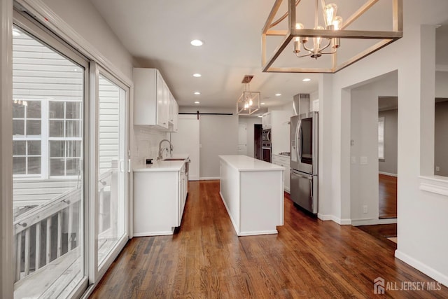 kitchen with white cabinetry, dark wood-style floors, a sink, and stainless steel refrigerator with ice dispenser