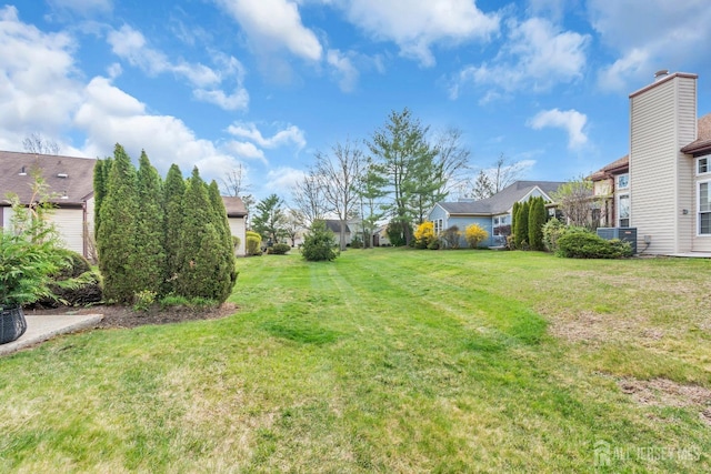 view of yard with a residential view